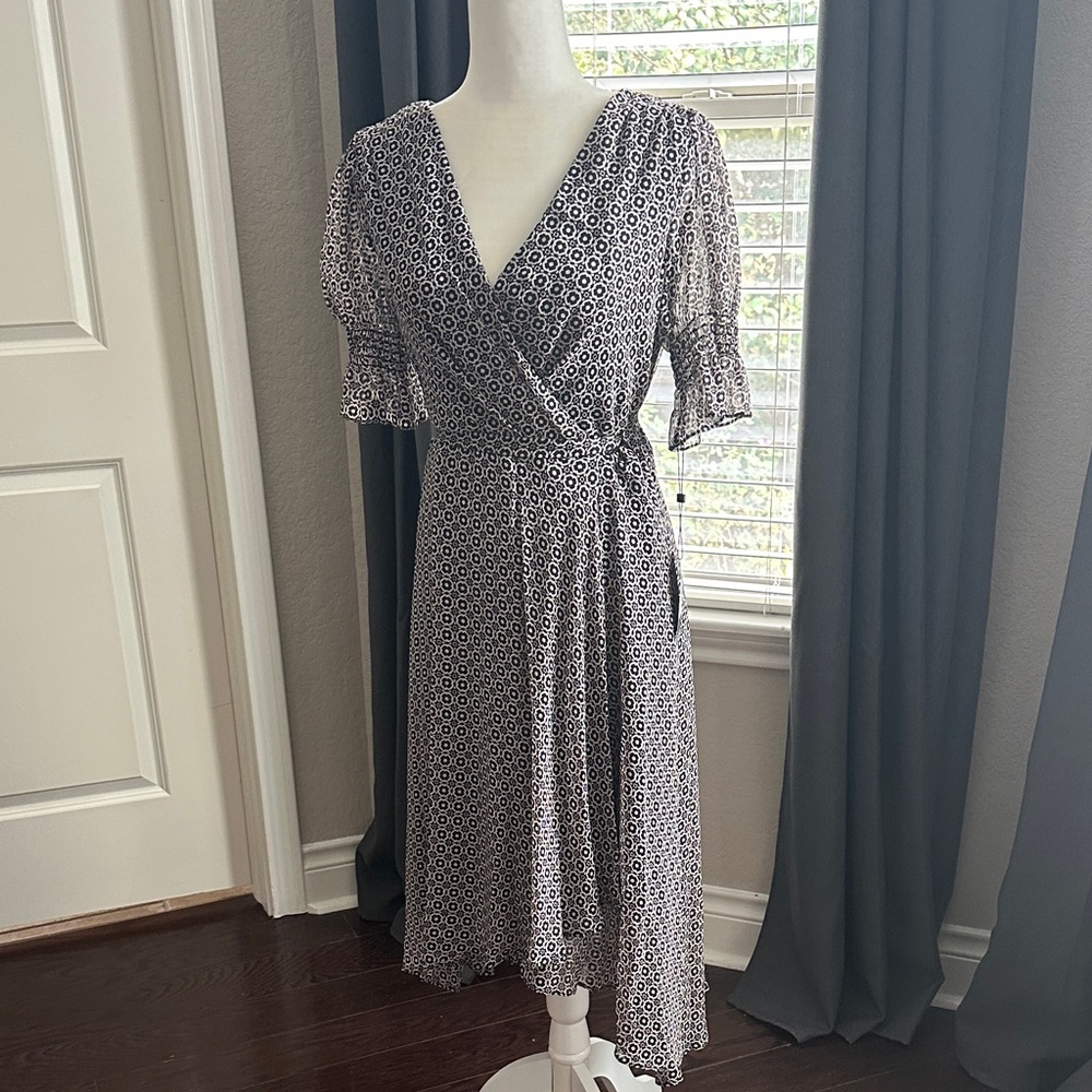 NWT Elegant Tommy Hilfiger black and white tie-back dress, 10 sheer cap sleeves
